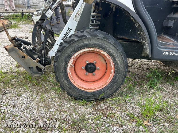 image for item DQ5506 2014 Bobcat 5600 Toolcat utility vehicle