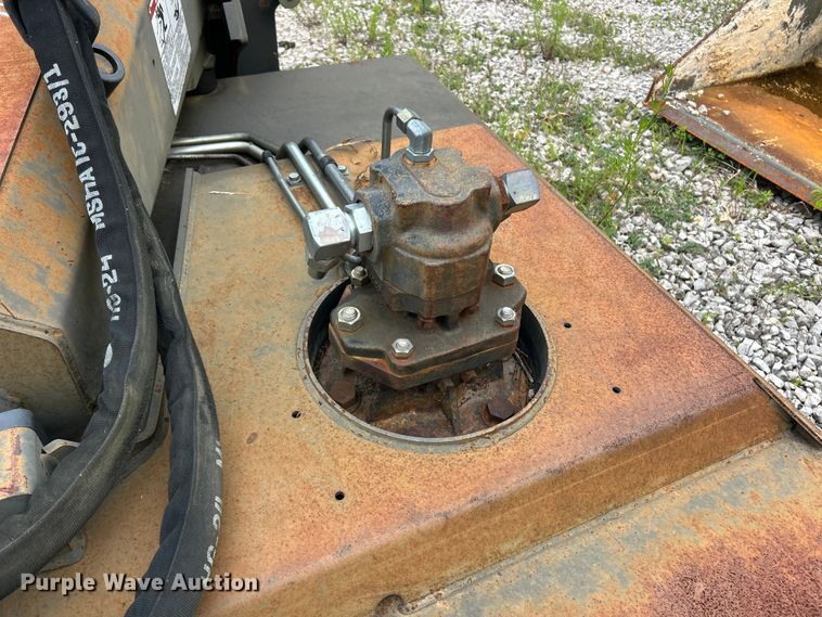 image for item DQ5507 2014 Bobcat 72 rotary mower