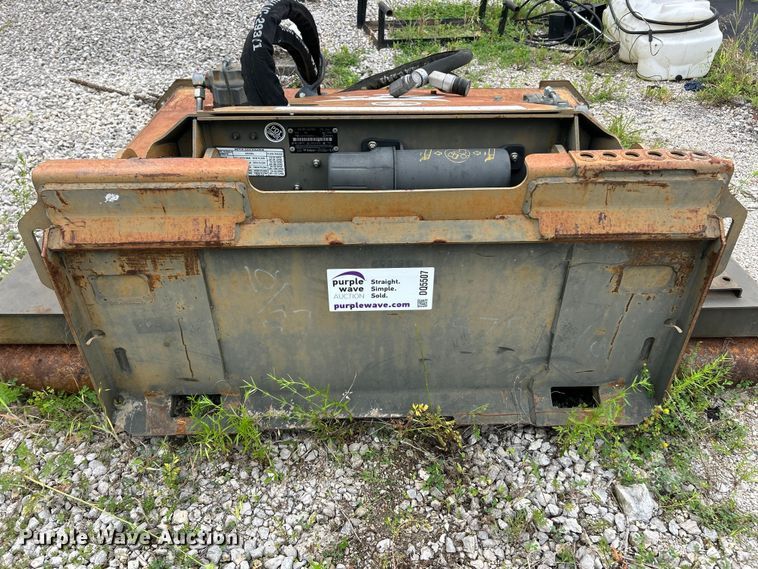 image for item DQ5507 2014 Bobcat 72 rotary mower