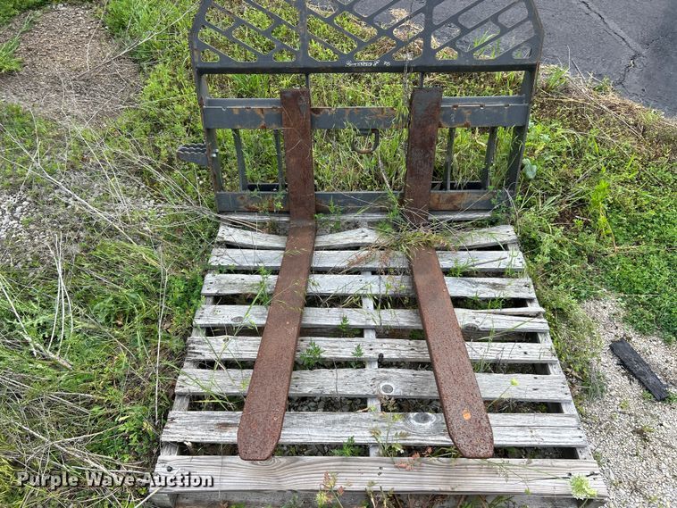 image for item DQ5508 Bradco forks