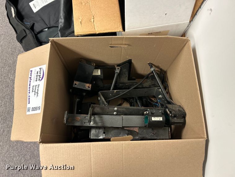 image for item DQ5519 Police equipment
