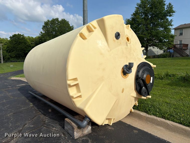 image for item DQ7817 Poly tank