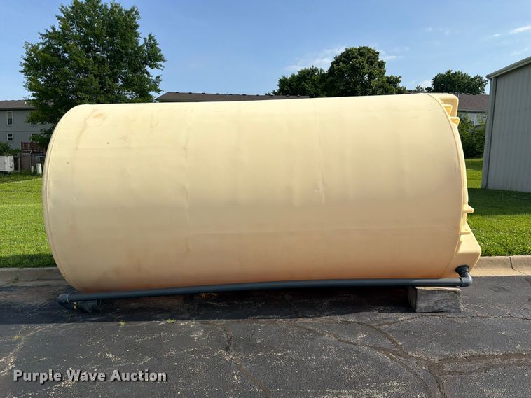image for item DQ7817 Poly tank