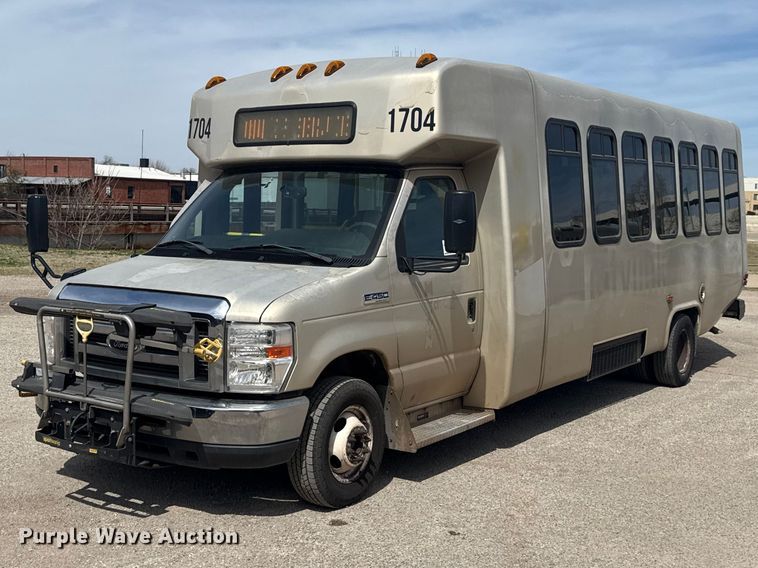 image for item DR1005 2017 Ford E450 shuttle bus