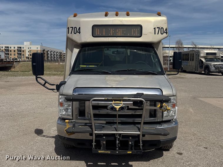 image for item DR1005 2017 Ford E450 shuttle bus