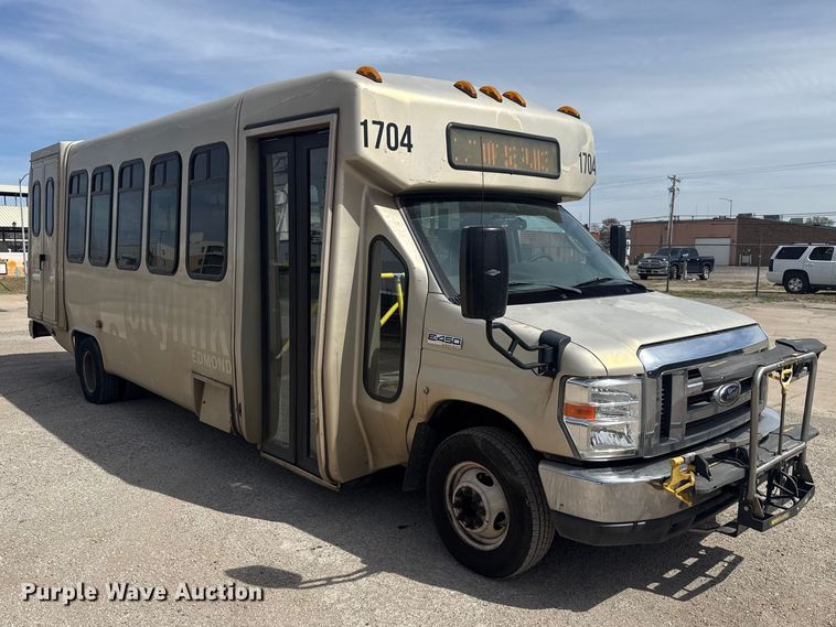 image for item DR1005 2017 Ford E450 shuttle bus
