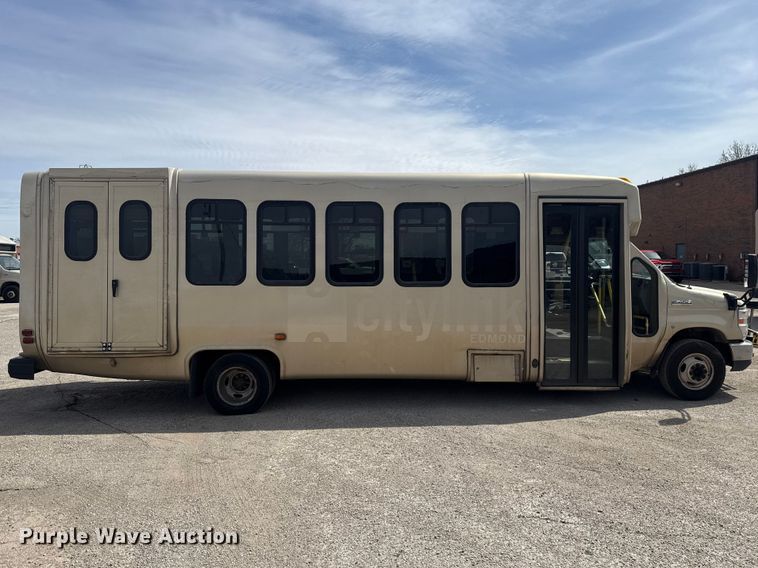 image for item DR1005 2017 Ford E450 shuttle bus