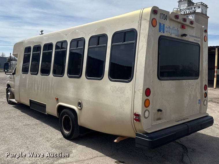 image for item DR1005 2017 Ford E450 shuttle bus