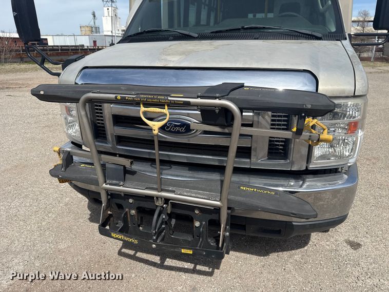 image for item DR1005 2017 Ford E450 shuttle bus