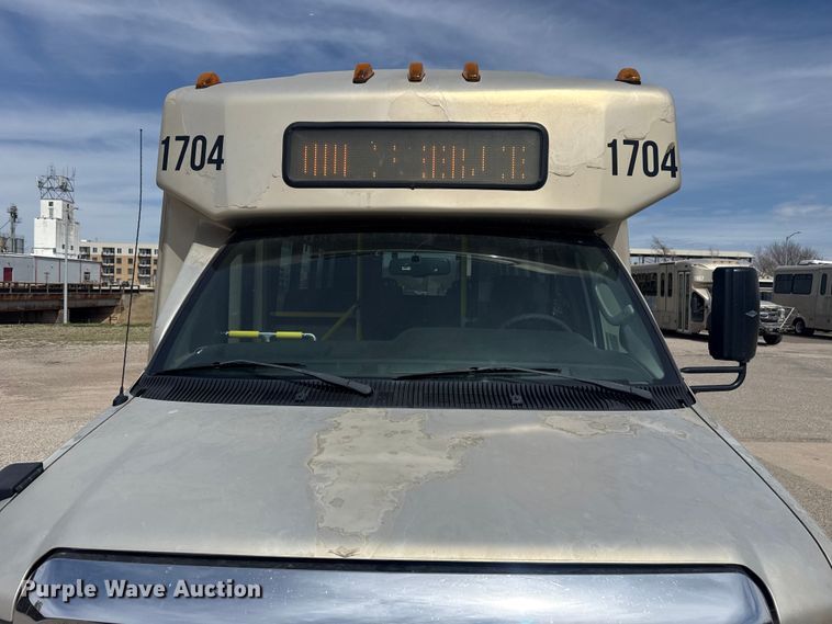 image for item DR1005 2017 Ford E450 shuttle bus