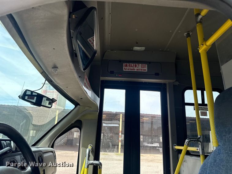 image for item DR1005 2017 Ford E450 shuttle bus