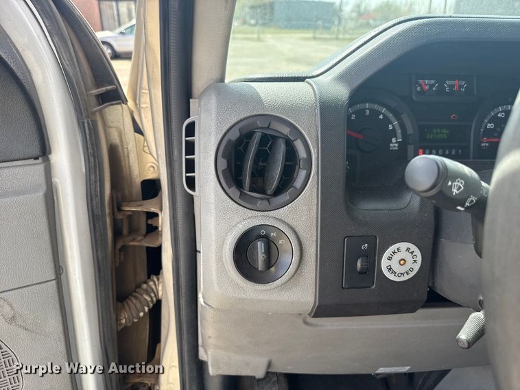 image for item DR1005 2017 Ford E450 shuttle bus