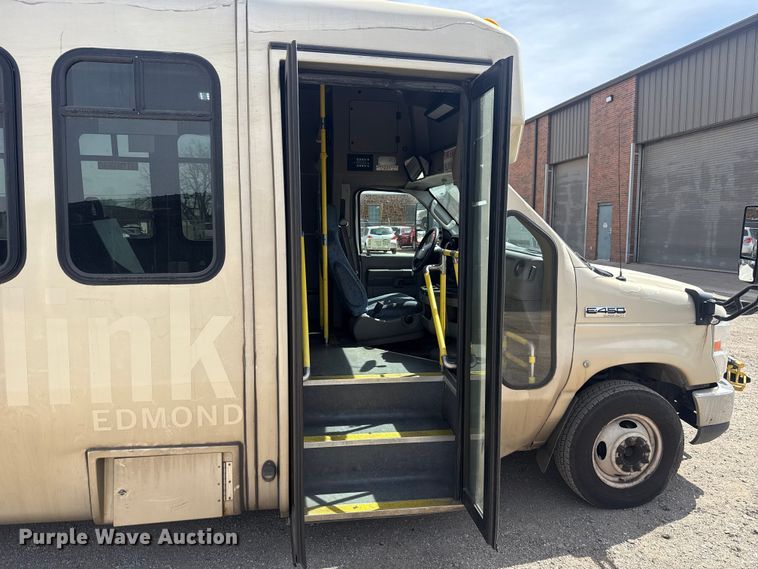 image for item DR1005 2017 Ford E450 shuttle bus