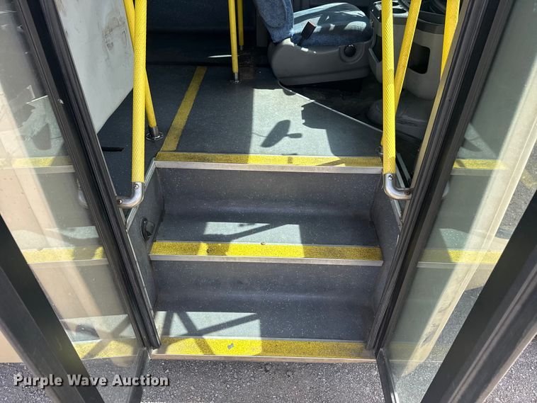 image for item DR1005 2017 Ford E450 shuttle bus