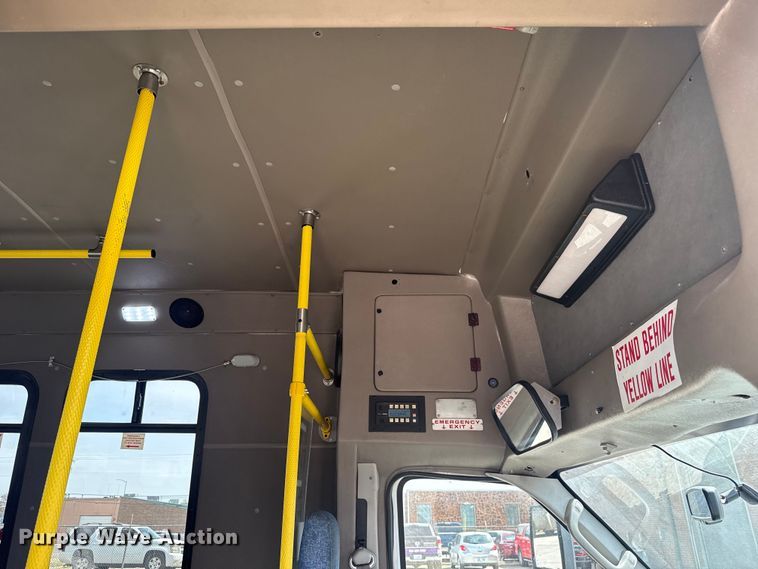 image for item DR1005 2017 Ford E450 shuttle bus