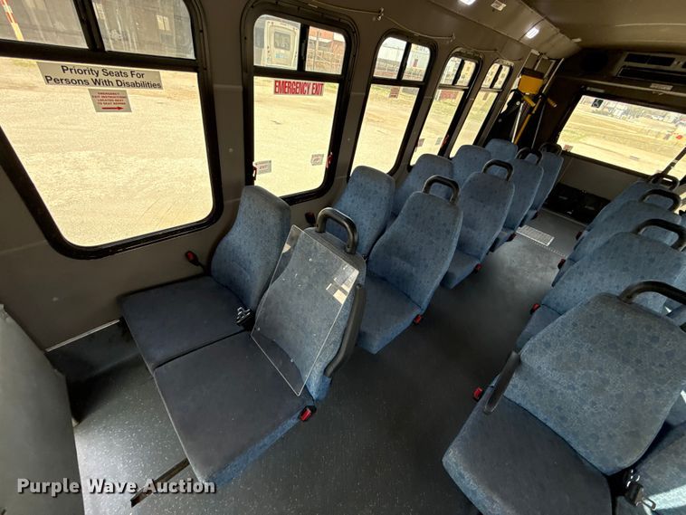 image for item DR1005 2017 Ford E450 shuttle bus