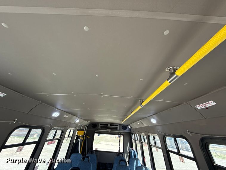 image for item DR1005 2017 Ford E450 shuttle bus