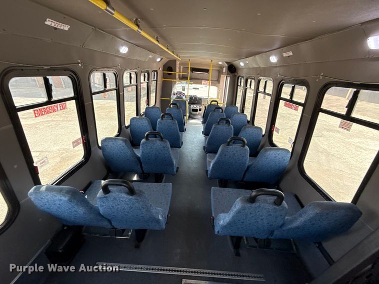 image for item DR1005 2017 Ford E450 shuttle bus