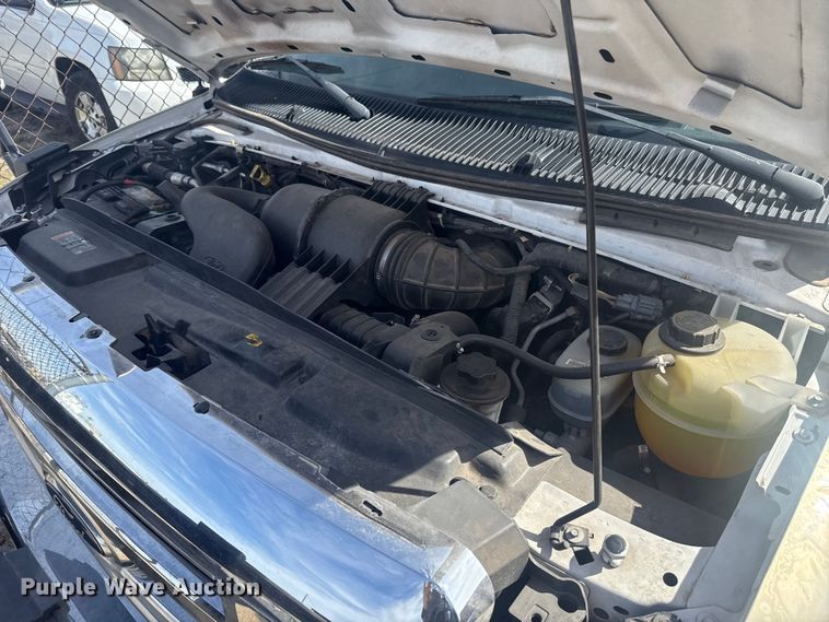 image for item DR1005 2017 Ford E450 shuttle bus