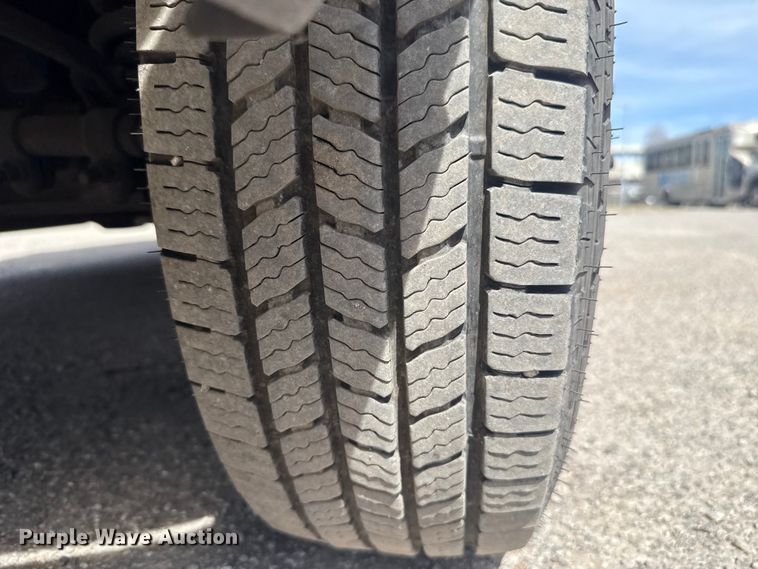 image for item DR1005 2017 Ford E450 shuttle bus