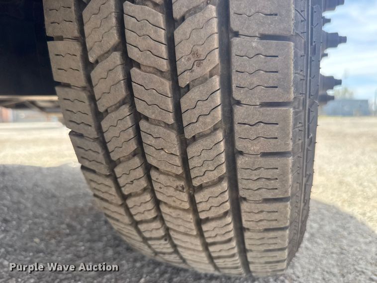 image for item DR1005 2017 Ford E450 shuttle bus