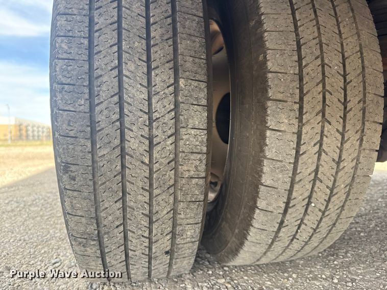 image for item DR1005 2017 Ford E450 shuttle bus
