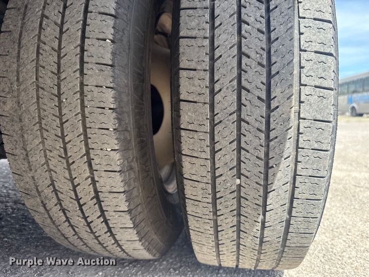 image for item DR1005 2017 Ford E450 shuttle bus