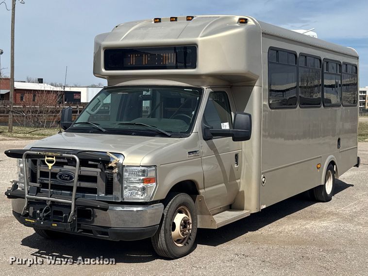 image for item DR1006 2016 Ford E450 shuttle bus