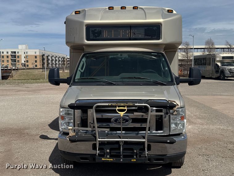 image for item DR1006 2016 Ford E450 shuttle bus