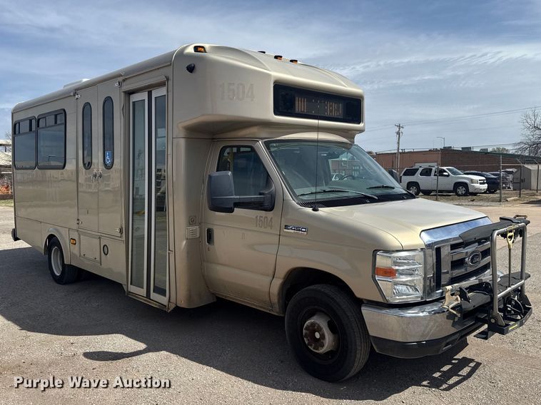 image for item DR1006 2016 Ford E450 shuttle bus