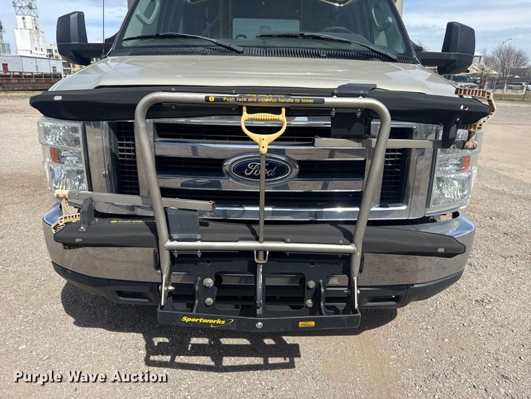 image for item DR1006 2016 Ford E450 shuttle bus