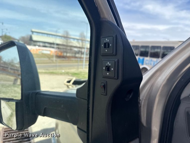 image for item DR1006 2016 Ford E450 shuttle bus