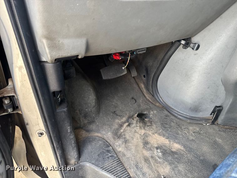 image for item DR1006 2016 Ford E450 shuttle bus