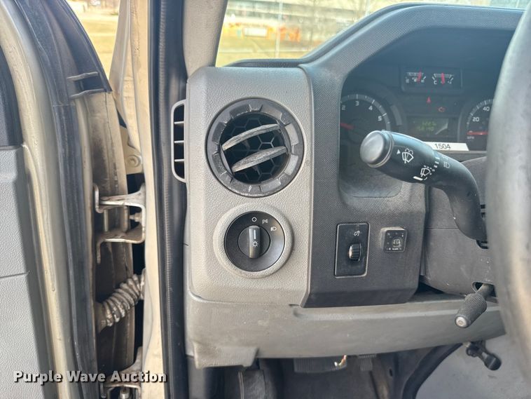image for item DR1006 2016 Ford E450 shuttle bus