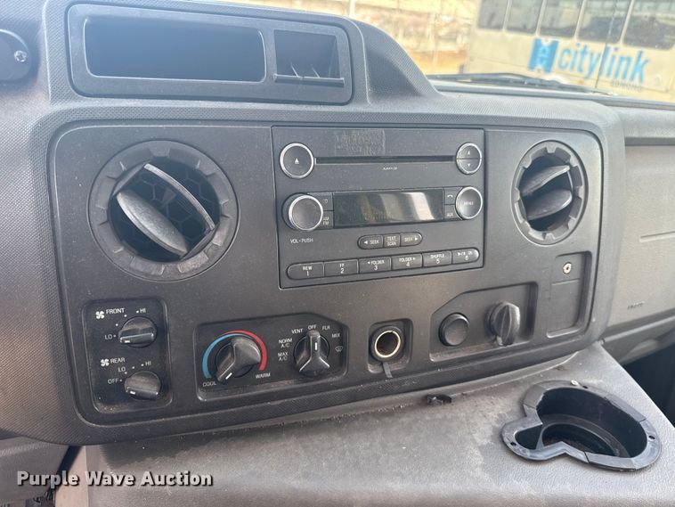 image for item DR1006 2016 Ford E450 shuttle bus