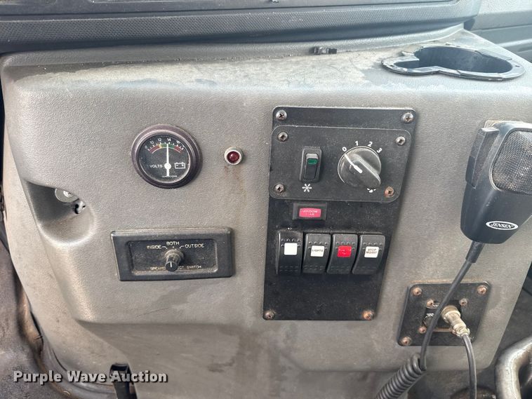 image for item DR1006 2016 Ford E450 shuttle bus