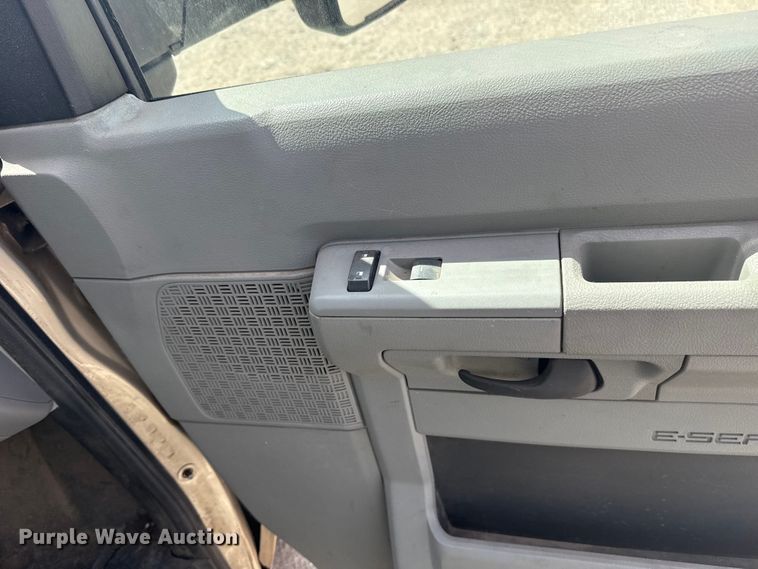 image for item DR1006 2016 Ford E450 shuttle bus