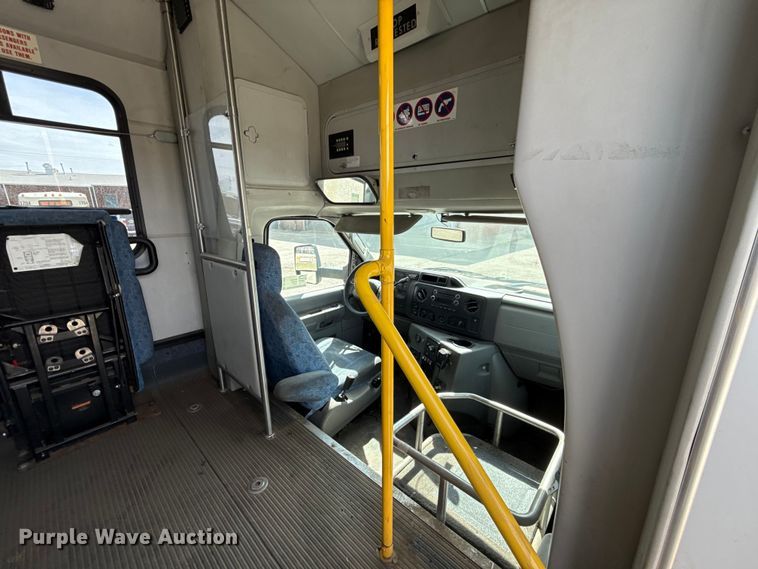image for item DR1006 2016 Ford E450 shuttle bus