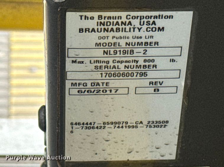 image for item DR1006 2016 Ford E450 shuttle bus