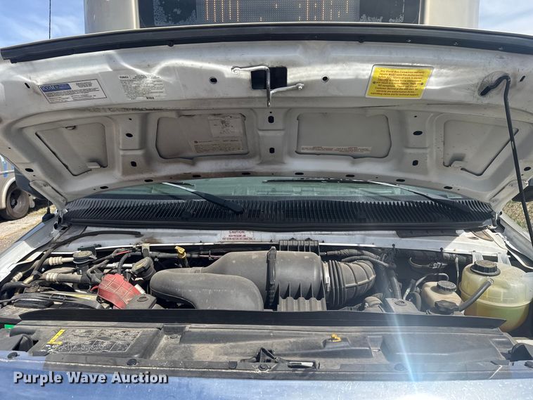 image for item DR1006 2016 Ford E450 shuttle bus
