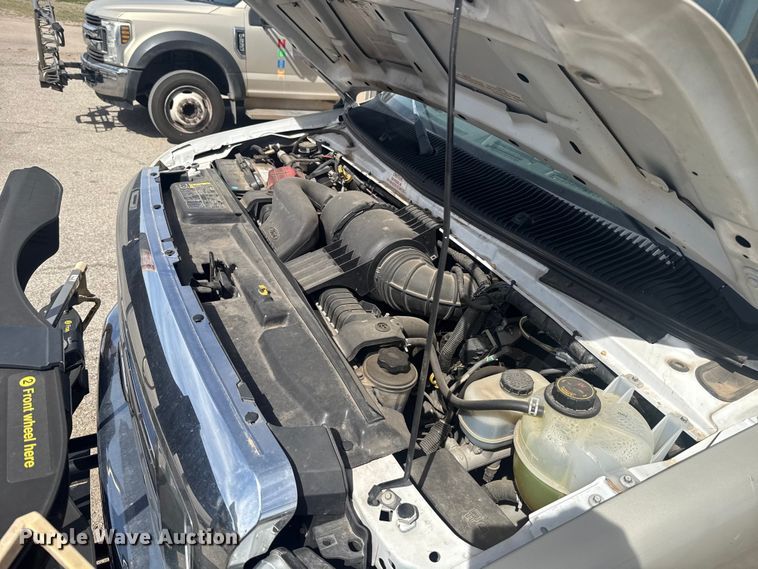 image for item DR1006 2016 Ford E450 shuttle bus