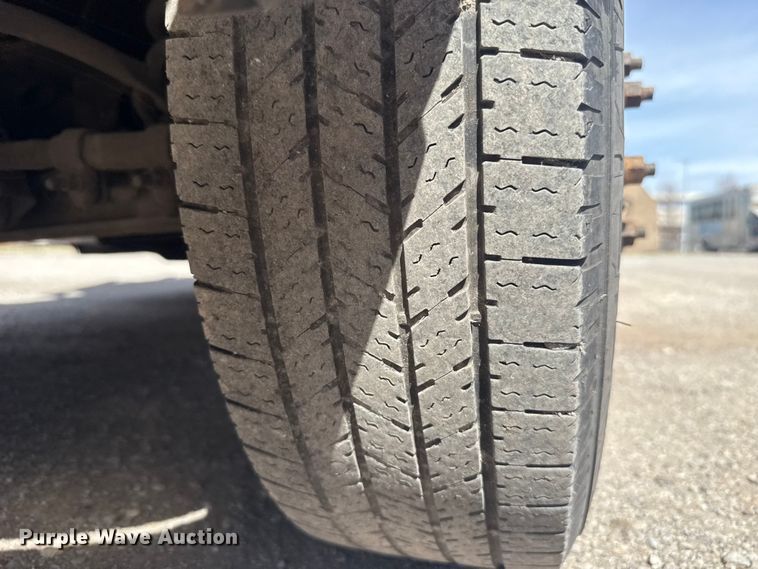 image for item DR1006 2016 Ford E450 shuttle bus