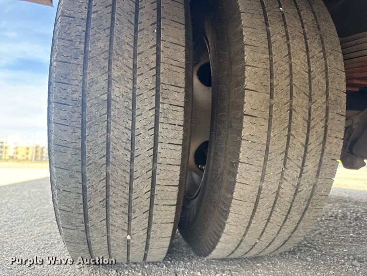 image for item DR1006 2016 Ford E450 shuttle bus