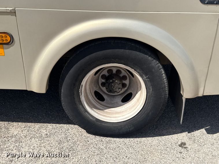image for item DR1006 2016 Ford E450 shuttle bus