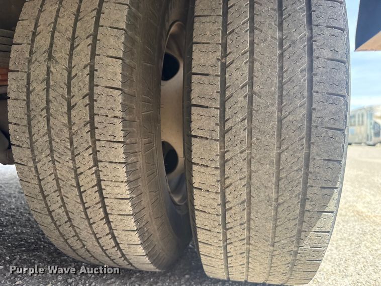 image for item DR1006 2016 Ford E450 shuttle bus