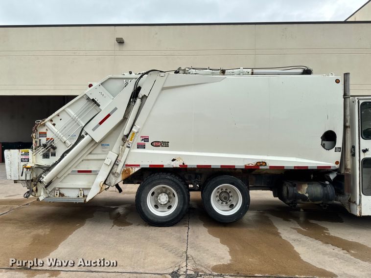 image for item DV2016 2006 International MA035 refuse truck