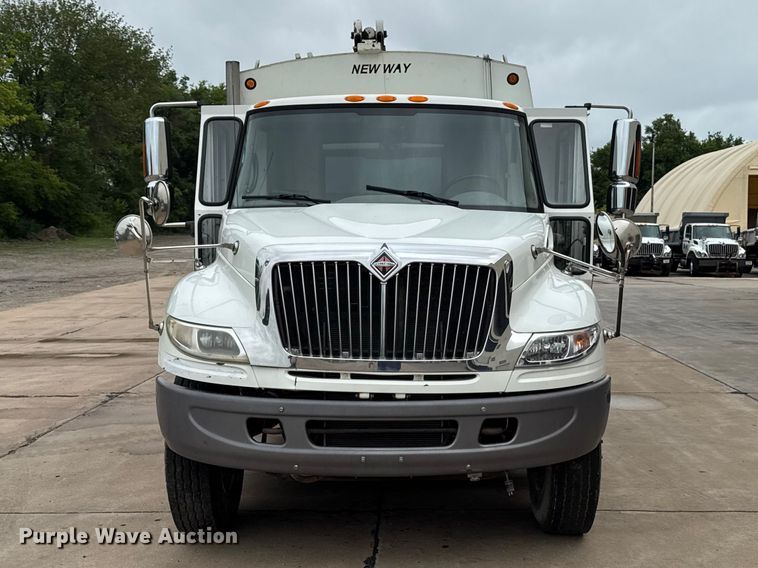 image for item DV2016 2006 International MA035 refuse truck