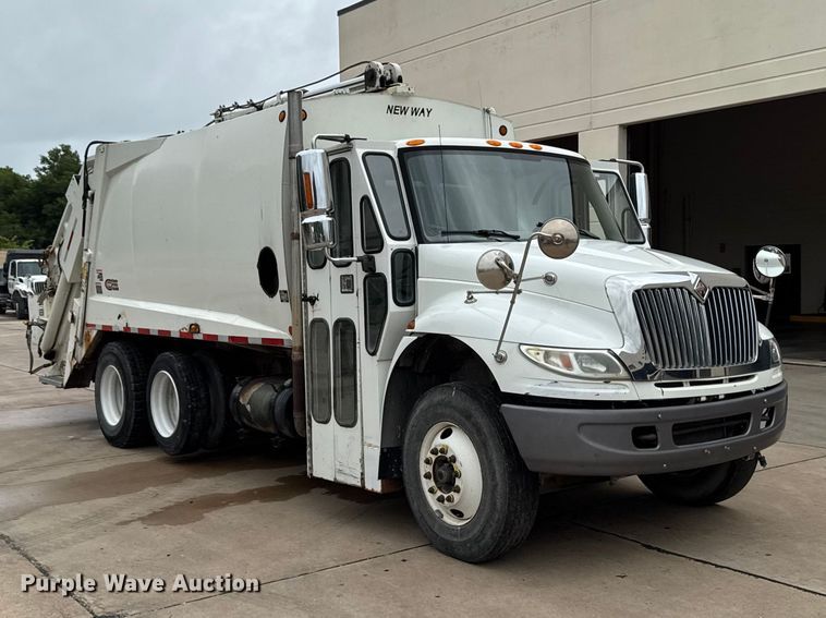 image for item DV2016 2006 International MA035 refuse truck