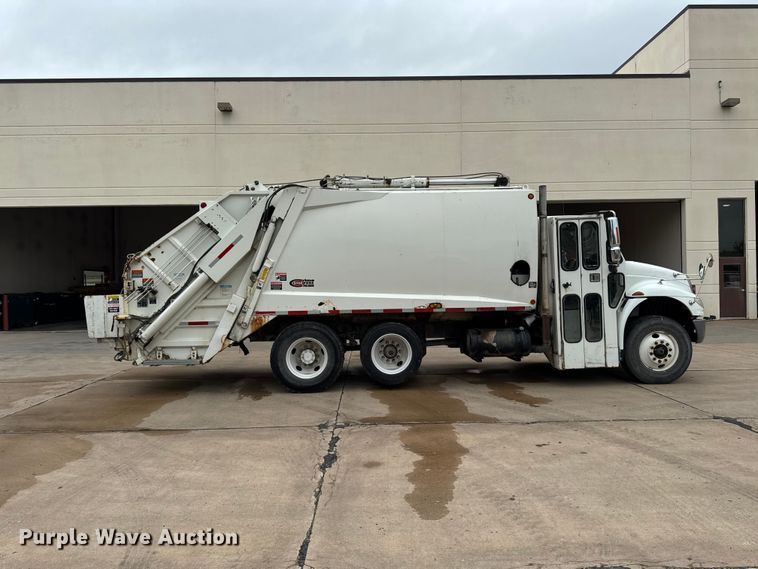 image for item DV2016 2006 International MA035 refuse truck
