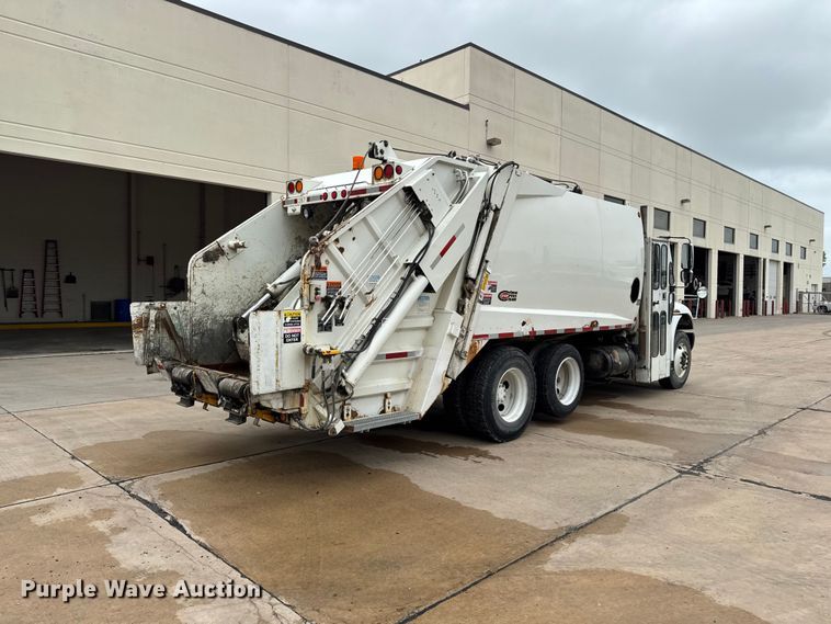 image for item DV2016 2006 International MA035 refuse truck